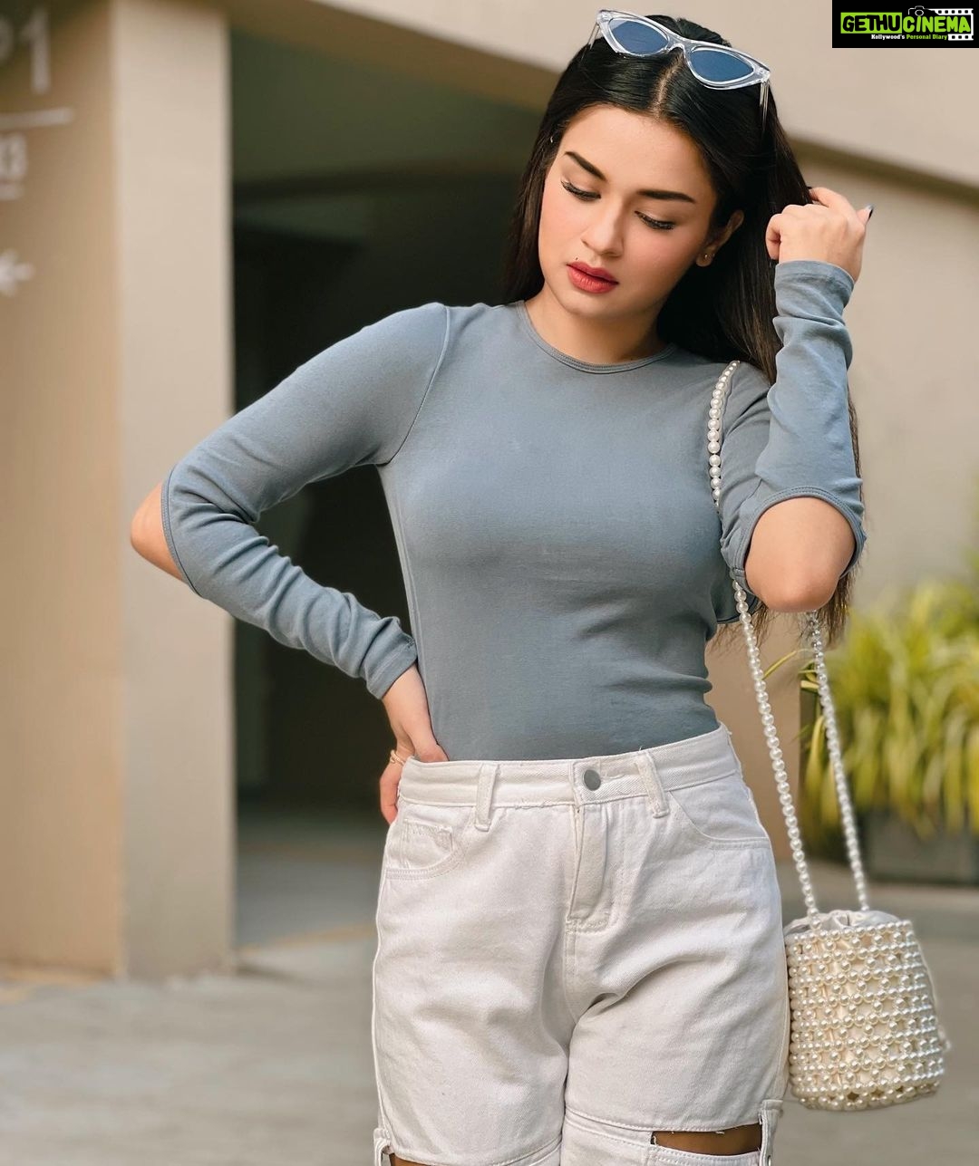 Avneet Kaur Instagram - Souls recognise each other by vibes, not appearances.🤍💫 #styledbyme