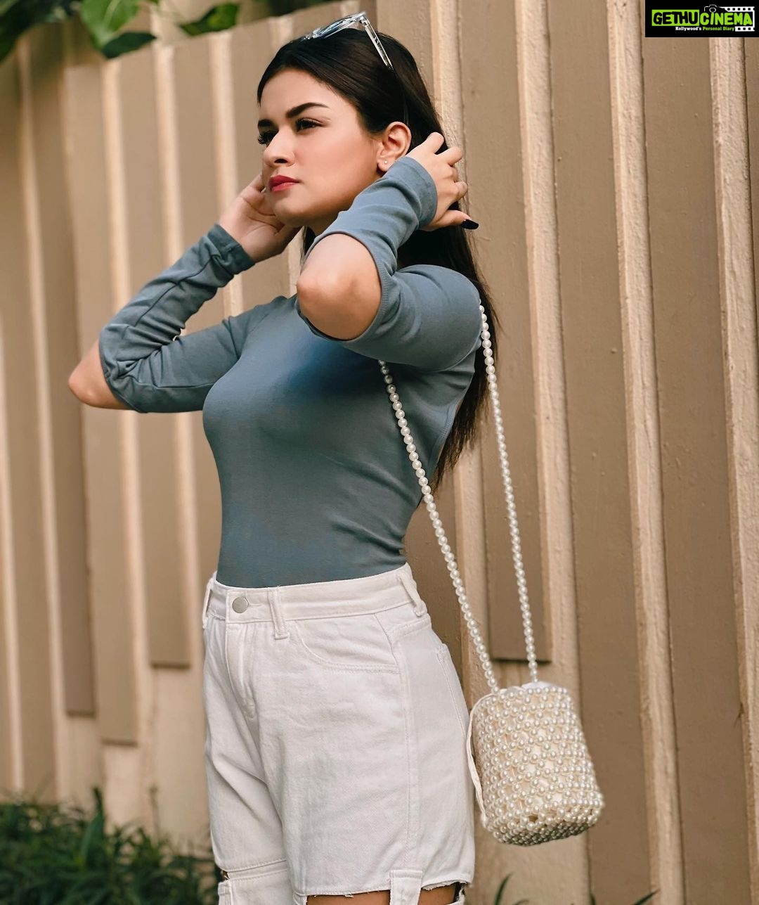 Avneet Kaur Instagram - Souls recognise each other by vibes, not appearances.🤍💫 #styledbyme