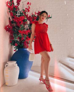 Avneet Kaur Instagram - Adding some red to your feed.❤️🌹🥀 Wearing- @the_details_matter_