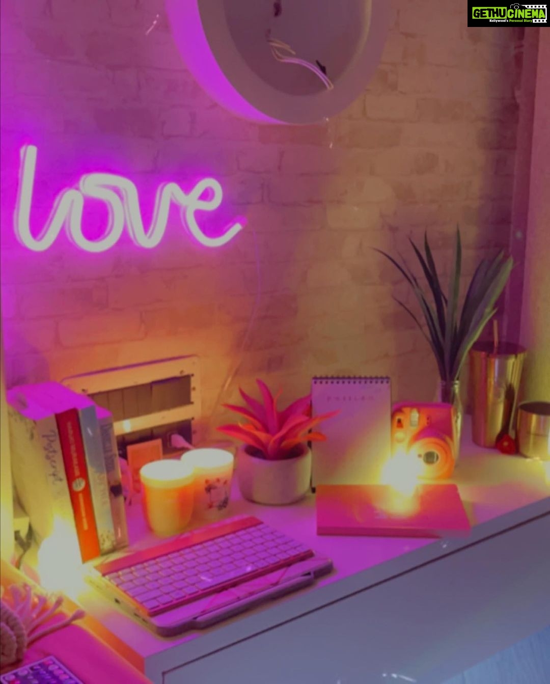 Avneet Kaur Instagram - Room aesthetics.💕🏠✨ #myroom #decorbyme #lifestyle Home