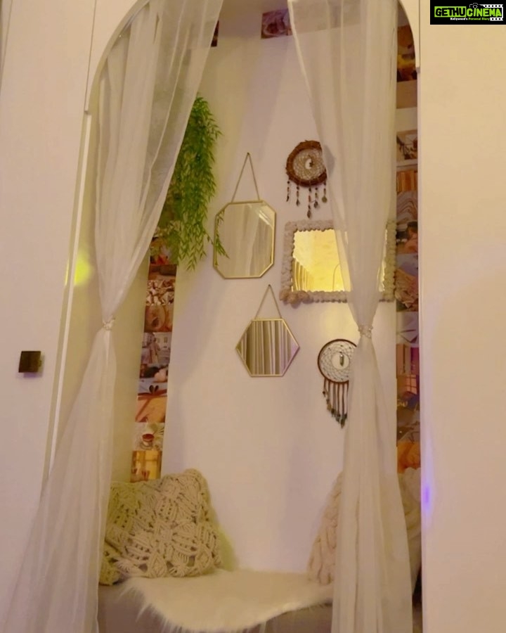 Avneet Kaur Instagram - Room aesthetics.💕🏠✨ #myroom #decorbyme #lifestyle Home
