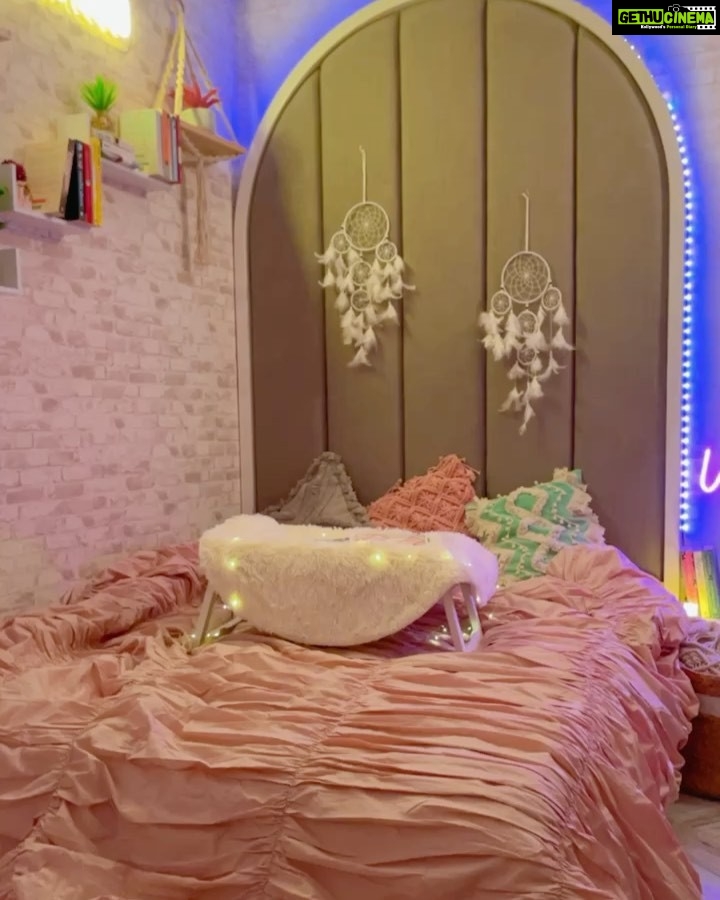 Avneet Kaur Instagram - Room aesthetics.💕🏠✨ #myroom #decorbyme #lifestyle Home