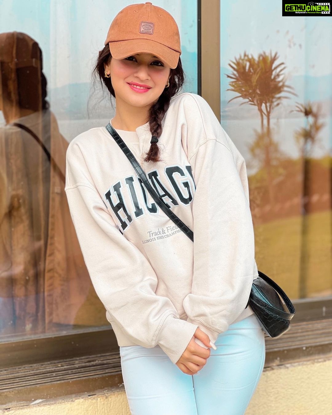 Avneet Kaur Instagram - Casuals kinda day.🤎🍂 #avneetstylediaries #styledbyme Lonavala
