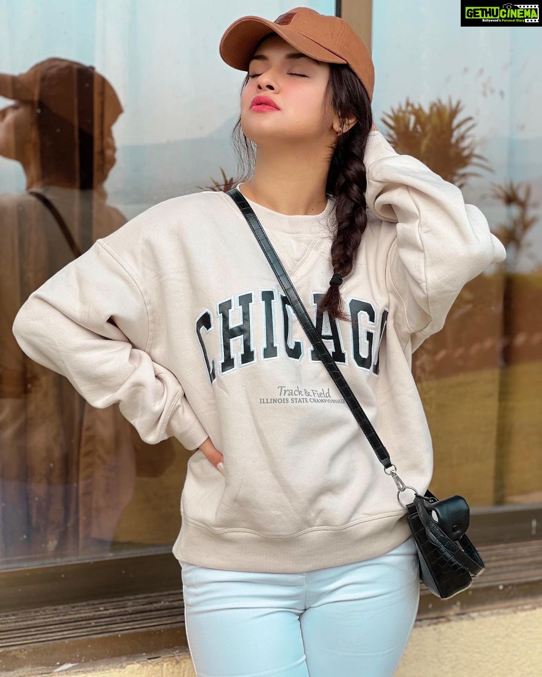 Avneet Kaur Instagram - Casuals kinda day.🤎🍂 #avneetstylediaries #styledbyme Lonavala