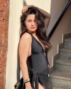 Avneet Kaur Instagram - Jidan da tera mukh vekheya
Ruh hoyi ya diwani ♥️