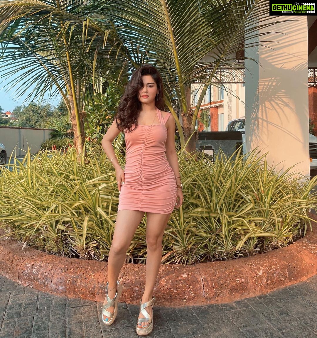 Avneet Kaur Instagram - Double Trouble.πΈπ Wearing- @urbanic_in πΈ- @krupalakhanii.16 Goa