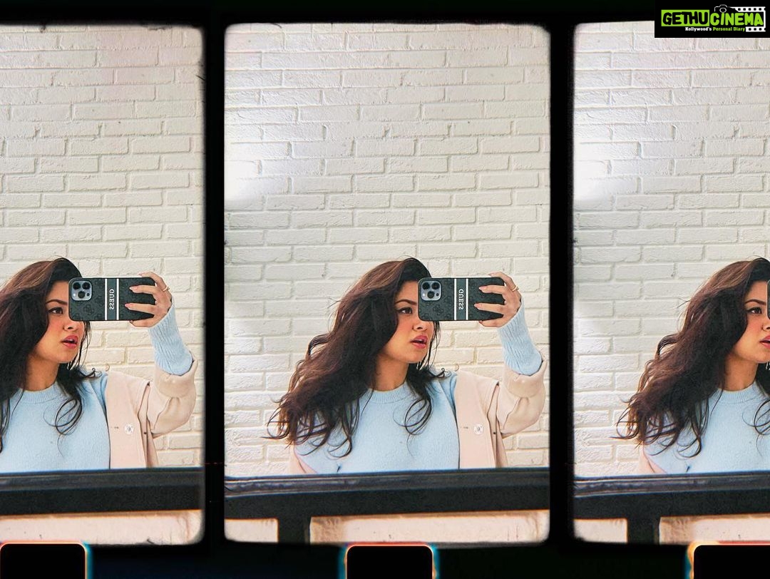 Avneet Kaur Instagram - Think I'm in love, 'cause you so sexy Boy, I ain't talkin' about you, I'm talking to my own reflection 😝💙✨ #mirrorselfie #throwback Bhopal, Madhya Pradesh
