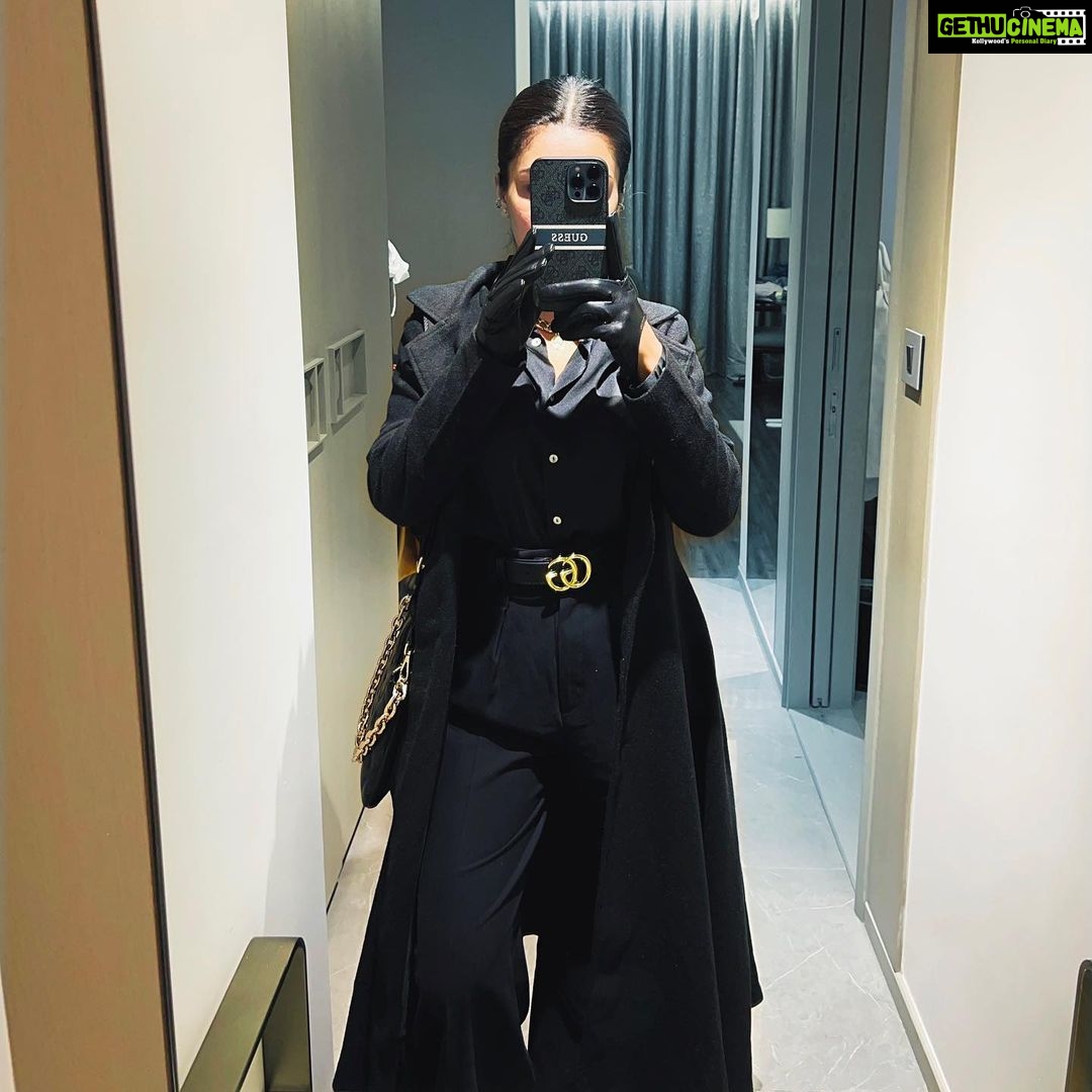 Avneet Kaur Instagram - Fav shade forever 🖤🌌