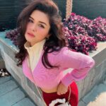 Avneet Kaur Instagram - It’s a love story baby just say yes 🌸💕♥️ #feels #colours #fall Bhopal, Madhya Pradesh