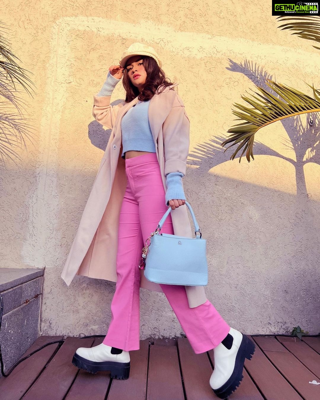 Avneet Kaur Instagram - Inspired by the fear of being average.🤷🏻♀️ #notsobasic #styledbyme #avneetstylediaries #whatiwore 📸- @amandeepnandra Bhopal, Madhya Pradesh