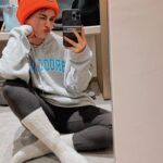 Avneet Kaur Instagram - Cozy winter nights.🧡💙 #stayingin Bhopal, Madhya Pradesh