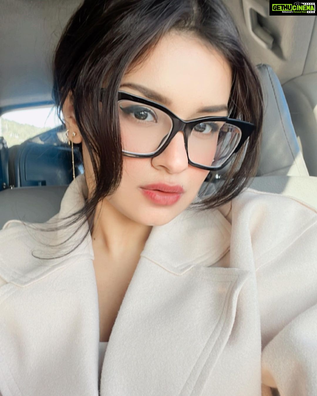 Avneet Kaur Instagram - It’s good to see you.👓❤️ #nopunintended Bhopal - The City of Lakes