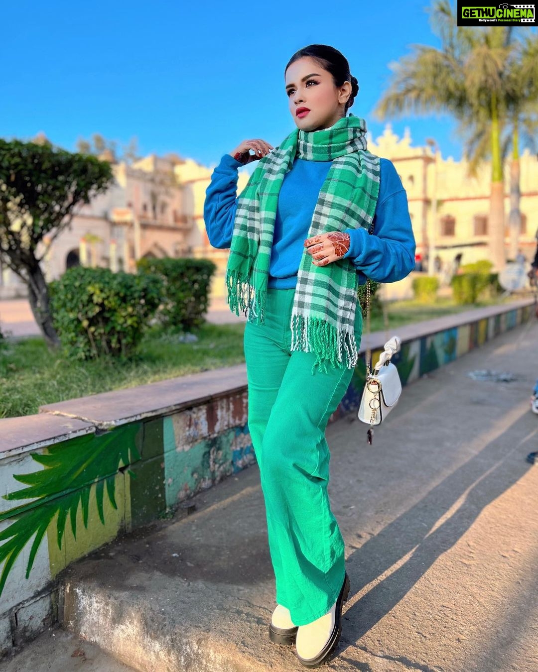Avneet Kaur Instagram - Got that electric energy.⚡️💙💚 #winterfashion #ootd #shootmode #bhopalschedule #tikuwedssheru 📸- @amandeepnandra Bhopal - The City of Lakes