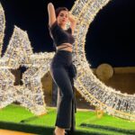 Avneet Kaur Instagram - Your love lifts me up like helium.🖤🌌✨