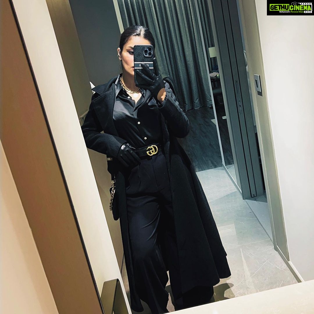 Avneet Kaur Instagram - Fav shade forever 🖤🌌