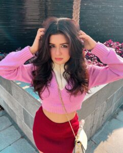 Avneet Kaur Instagram - It’s a love story baby just say yes 🌸💕♥️ #feels #colours #fall Bhopal, Madhya Pradesh