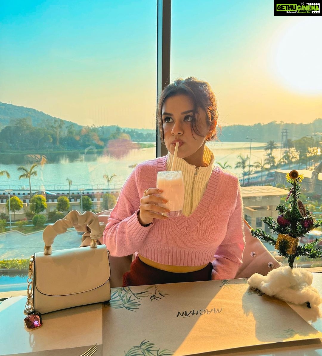 Avneet Kaur Instagram - Major missing cold winter days.ππ€πΈβοΈ πΈ- @amandeepnandra Taj Lakefront, Bhopal