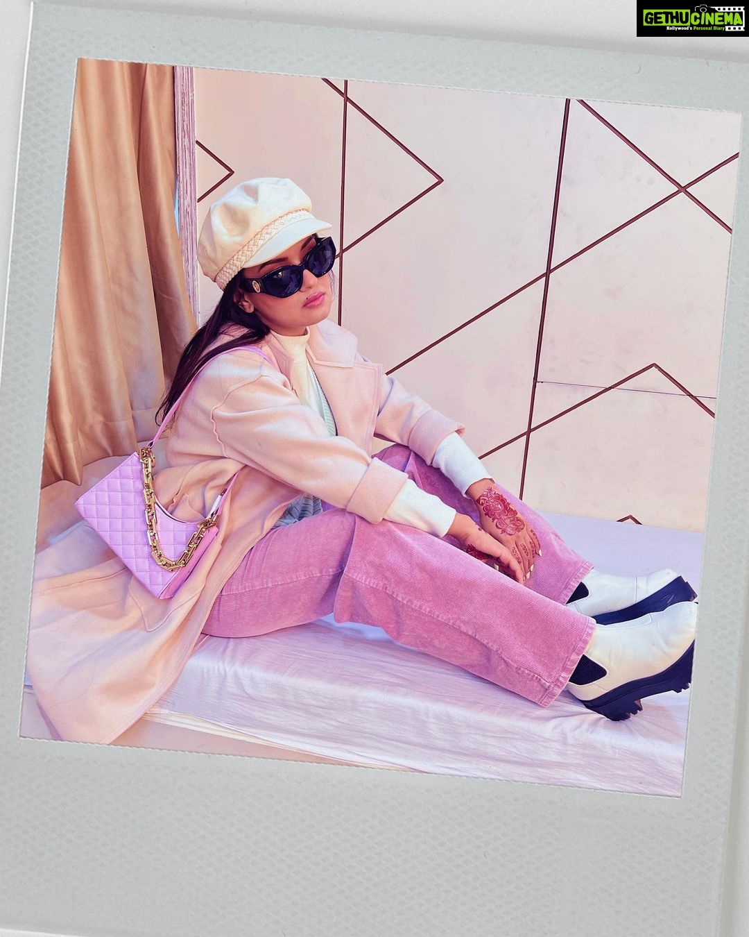 Avneet Kaur Instagram - This is the last outfit from my Bhopal trip I promise๐ตโ๐ซ๐๐ #ootd #whatiwore #styledbyme #avneetstylediaries #traveldiaries Bhopal, Madhya Pradesh