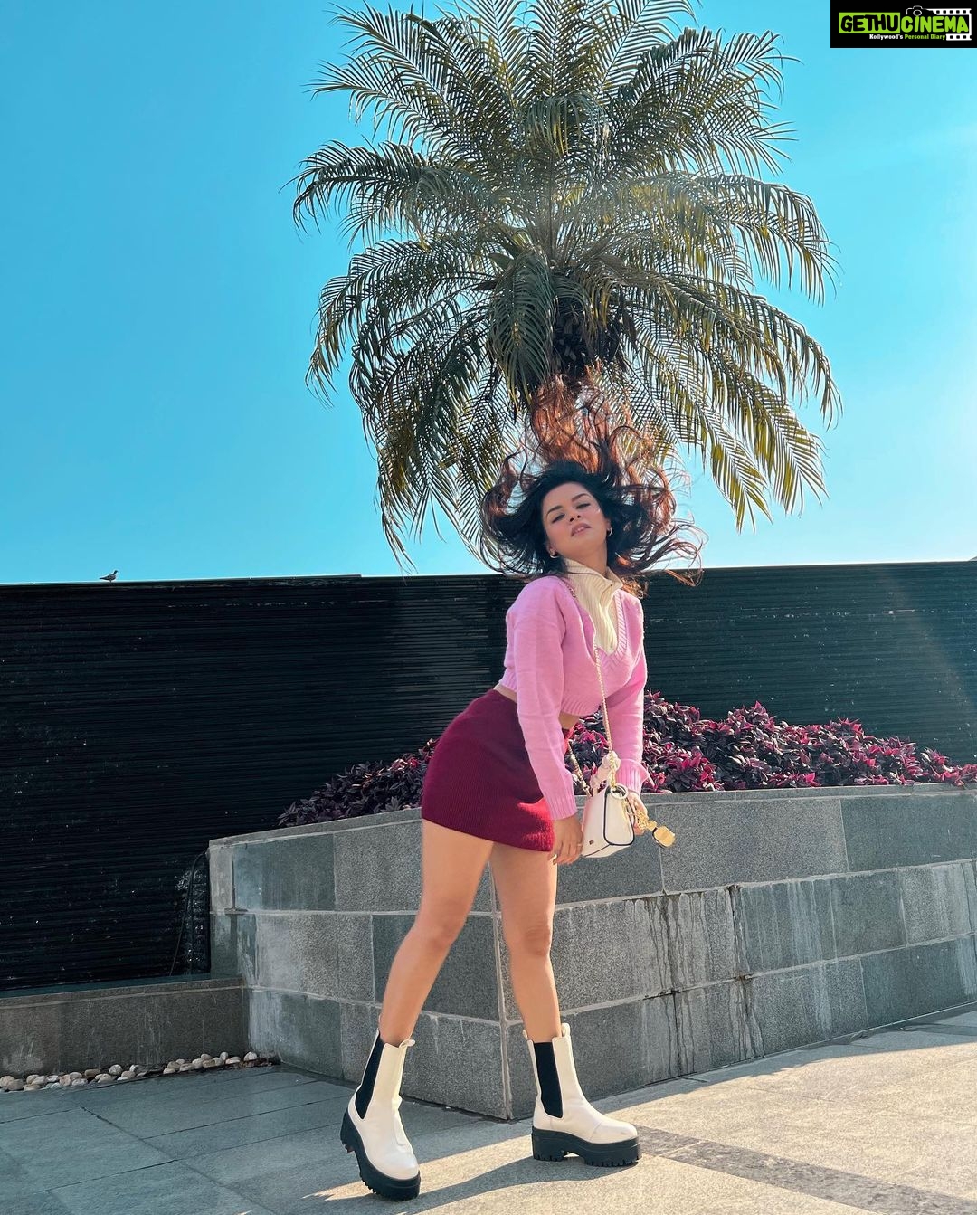 Avneet Kaur Instagram - Souls recognise each other by vibes, not appearances.♥️💕 #styledbyme #bhopaldiaries #avneetstylediaries #whatiwore #winterdays 📸- @amandeepnandra Bhopal, Madhya Pradesh