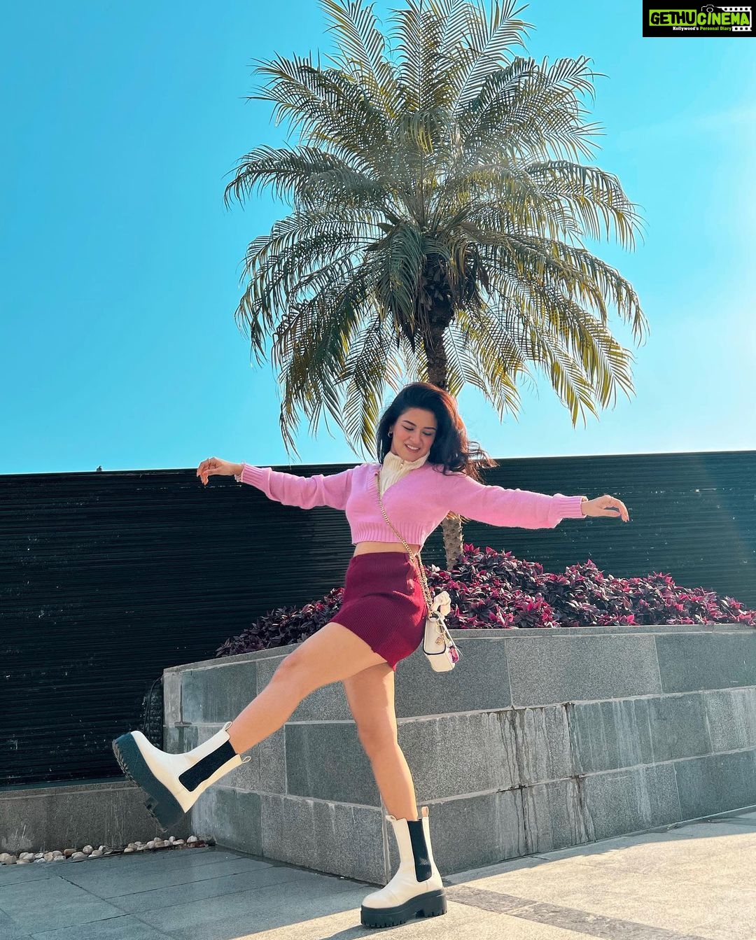 Avneet Kaur Instagram - Souls recognise each other by vibes, not appearances.♥️💕 #styledbyme #bhopaldiaries #avneetstylediaries #whatiwore #winterdays 📸- @amandeepnandra Bhopal, Madhya Pradesh