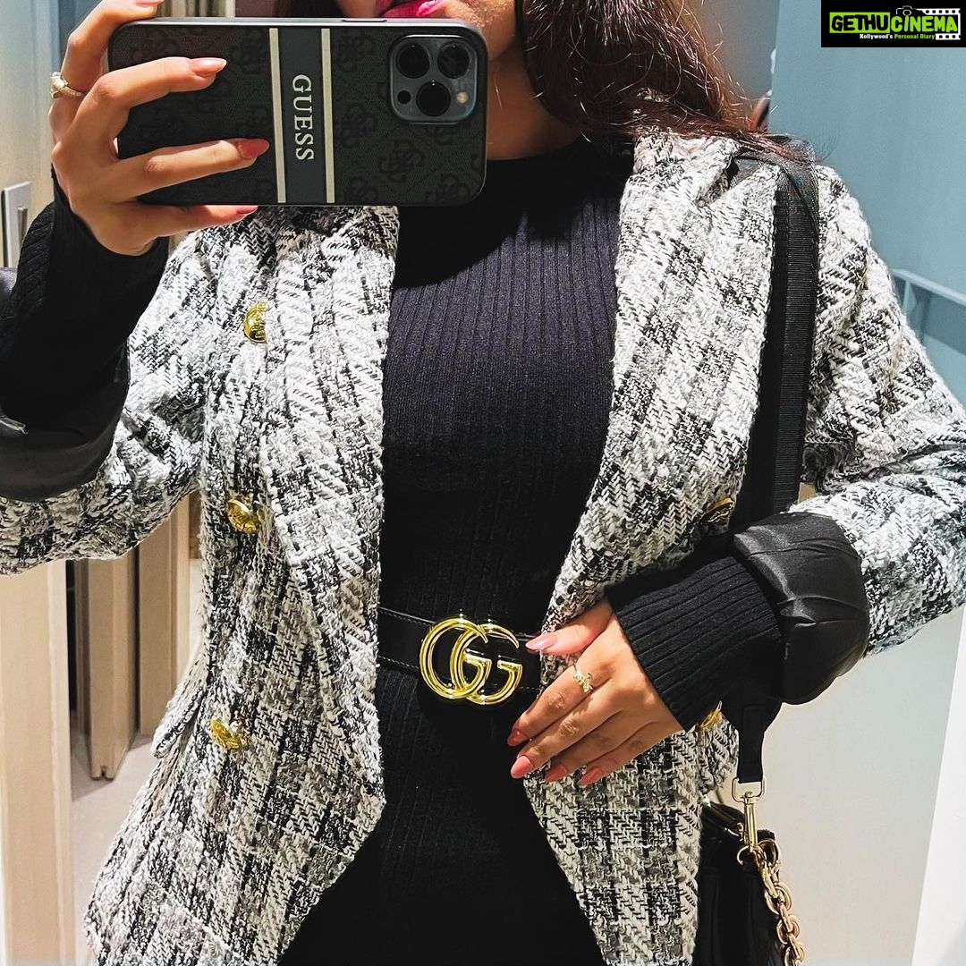 Avneet Kaur Instagram - Winter fashion will always be my fav 🖤🤍 #ootn Bhopal, Madhya Pradesh