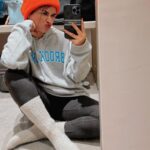 Avneet Kaur Instagram - Cozy winter nights.🧡💙 #stayingin Bhopal, Madhya Pradesh