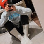 Avneet Kaur Instagram - Cozy winter nights.🧡💙 #stayingin Bhopal, Madhya Pradesh