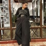 Avneet Kaur Instagram – I’m a hustler baby, I just want you to know. It ain’t where I been but where I’m about to go.🖤🔥 #allblack #styledbyme #winterfashion #avneetstylediaries 
📸- @amandeepnandra Jehan Numa Palace Hotel