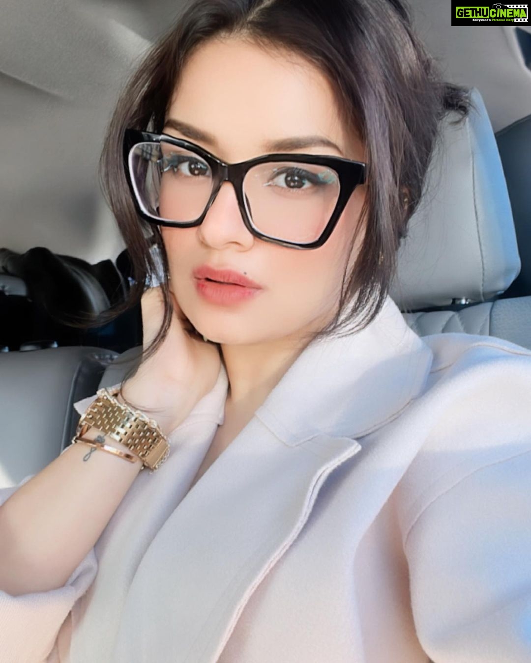 Avneet Kaur Instagram - It’s good to see you.👓❤️ #nopunintended Bhopal - The City of Lakes