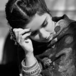 Avneet Kaur Instagram - Tajurba kehta hai mohabbat se kinara kar lu, aur dil kehta hai ki yeh tajurba dobara kar lu.♥️🥀 #justlikethat #shayari #mood #favshotsfromtoday #blackandwhite 📸- @amandeepnandra सपनों का शहर भोपाल