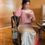 Avneet Kaur Instagram - All happiness depends on a leisurely breakfast.💖🧁 📸- @amandeepnandra Bhopal - The City of Lakes