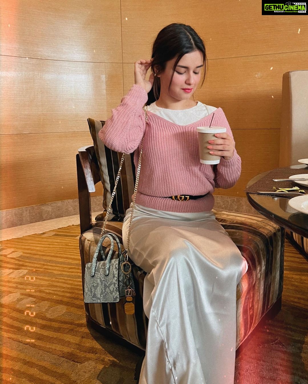 Avneet Kaur Instagram - All happiness depends on a leisurely breakfast.💖🧁 📸- @amandeepnandra Bhopal - The City of Lakes