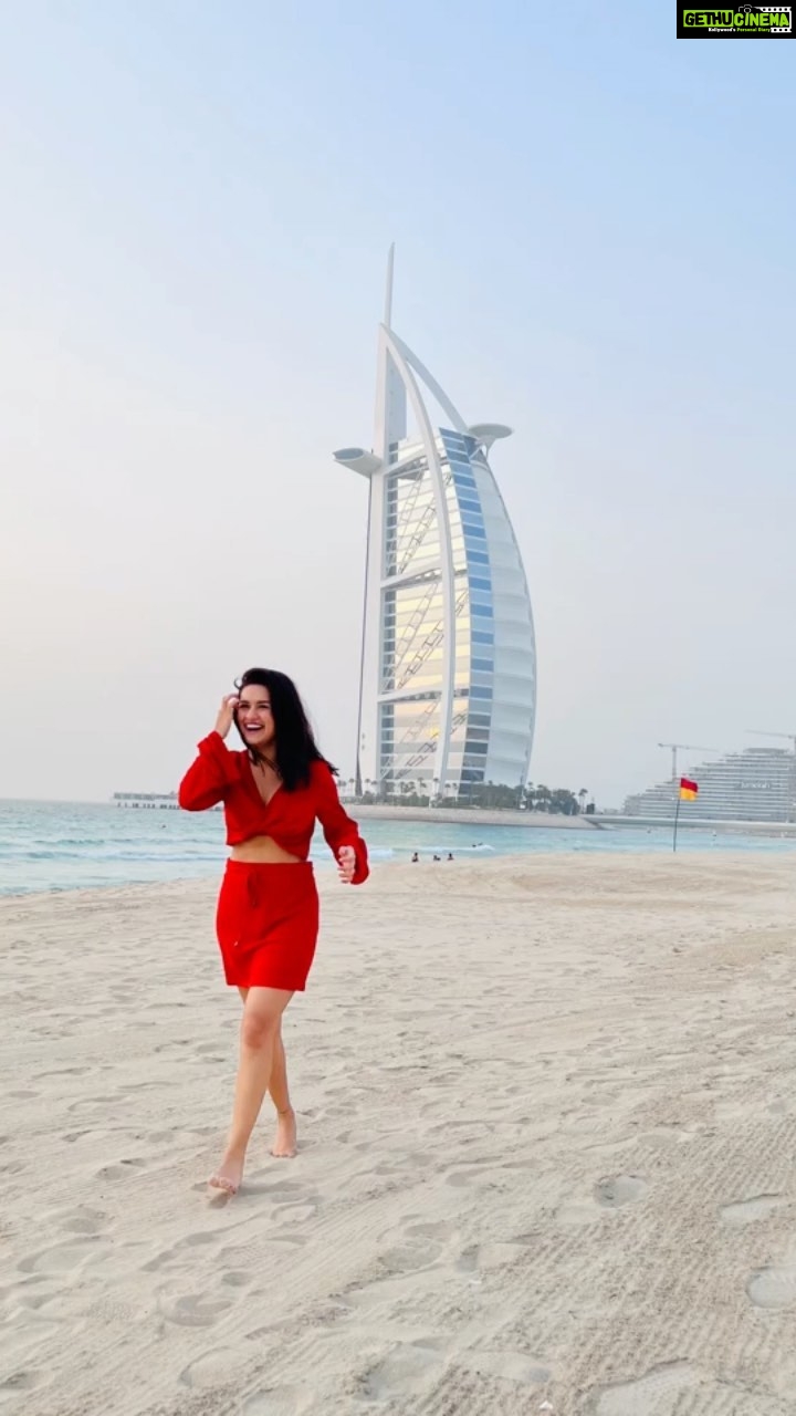 Avneet Kaur Instagram - Just some casual clicks 📸❤️ Wearing- @srstore09 Burj Al Arab