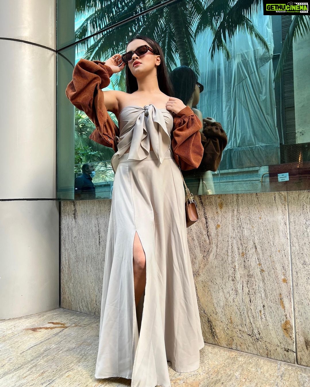 Avneet Kaur Instagram - Brown tones.🤎🍁🍂 Wearing- @ikichic_official 👜- @michaelkors