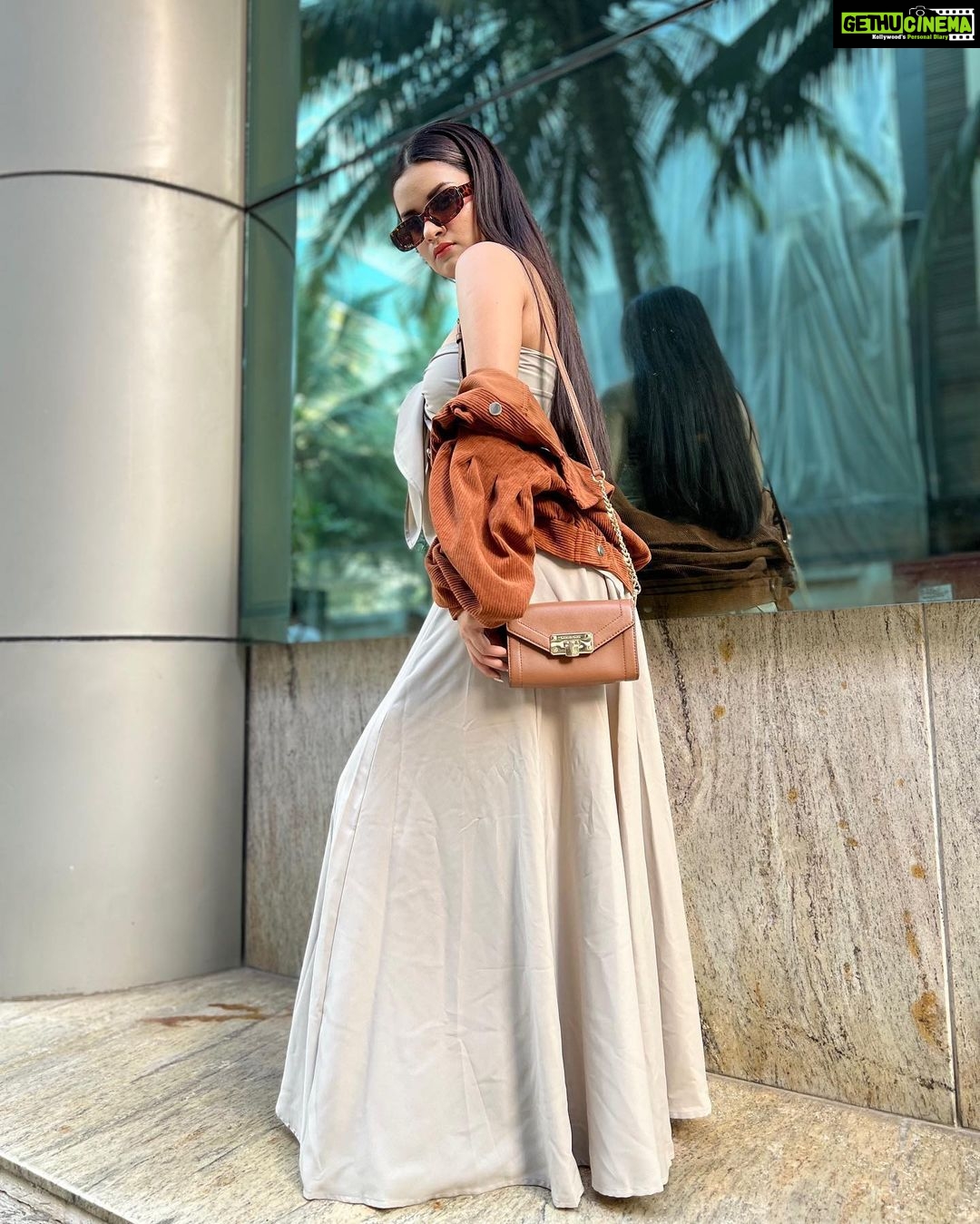 Avneet Kaur Instagram - Brown tones.🤎🍁🍂 Wearing- @ikichic_official 👜- @michaelkors