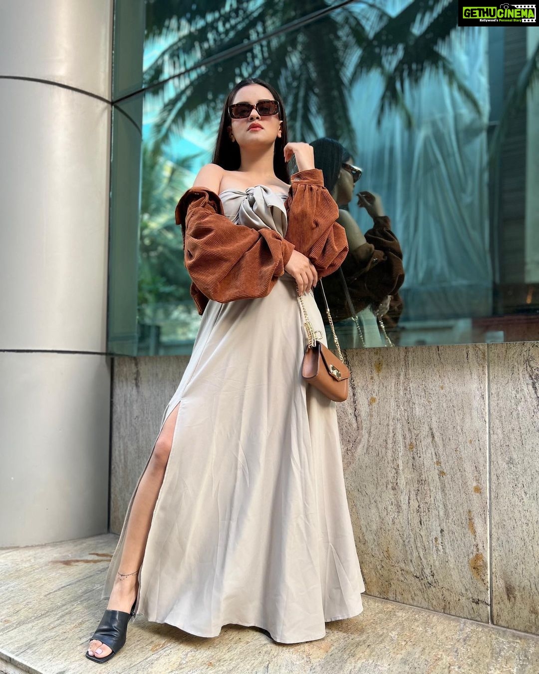 Avneet Kaur Instagram - Brown tones.🤎🍁🍂 Wearing- @ikichic_official 👜- @michaelkors