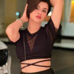 Avneet Kaur Instagram - Hey 🖤 #closeup #details Wearing- @smisingbee Styled by- @neelangi_johari