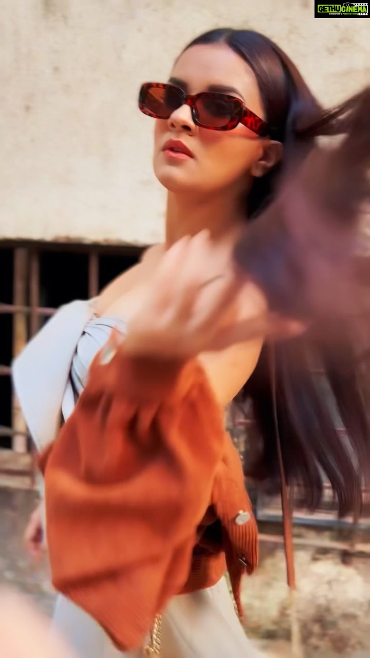 Avneet Kaur Instagram - Shoot days can also be fun 💁🏻♀️❤️ #reelthemusic #ootd #fashion 🎥- @riyashhh269