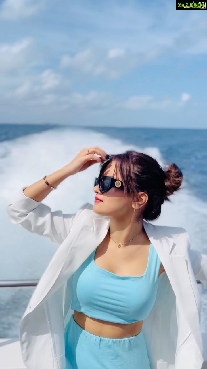 Avneet Kaur Instagram - Majorrrr throwback ❤️😍 The @kayak_in app is my latest secret to travel like a pro #SearchOneAndDone . I always recommend it to my friends because they have amazingly cheap flight and hotel deals for my trips I saved my soo much money . Even this is an Ad I really recommend it ! #Ad 📍- @kayak_in Maldives
