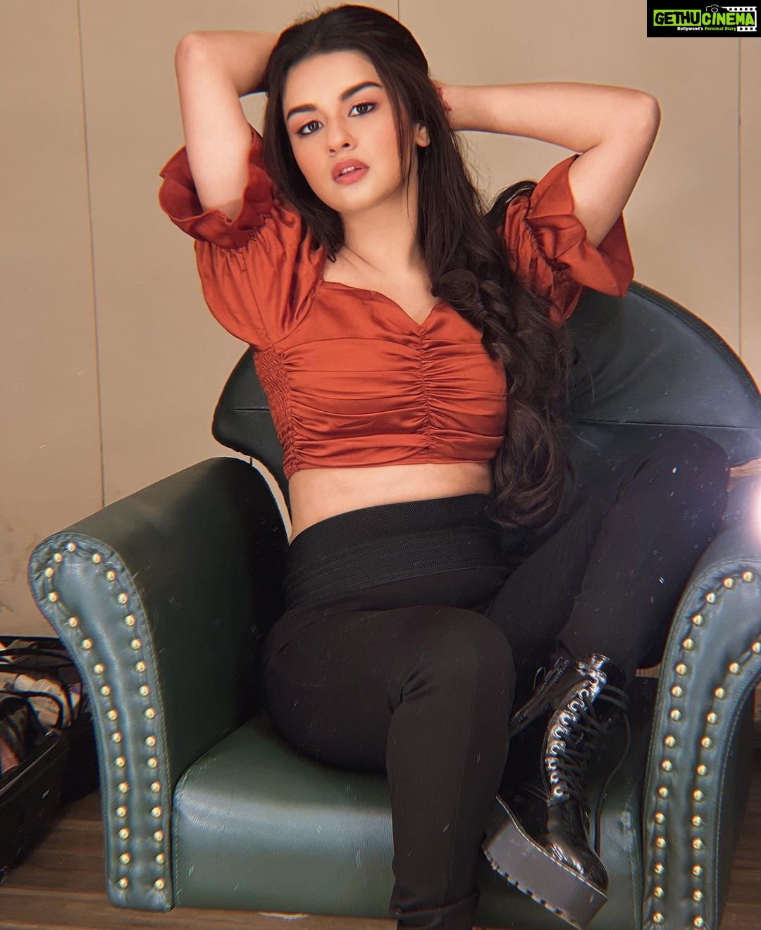 Avneet Kaur Instagram - 🤎 #shootmode MUA- @loveleen_makeupandhair