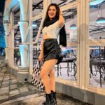 Avneet Kaur Instagram - This picture was taken right after I had my yummy meal 🥀🖤✨ #ootn #dinnerdate
