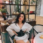 Avneet Kaur Instagram - I was raised to be an independent woman, not the victim of anything.🖤🤍 #dinnertime
