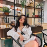 Avneet Kaur Instagram - I was raised to be an independent woman, not the victim of anything.🖤🤍 #dinnertime