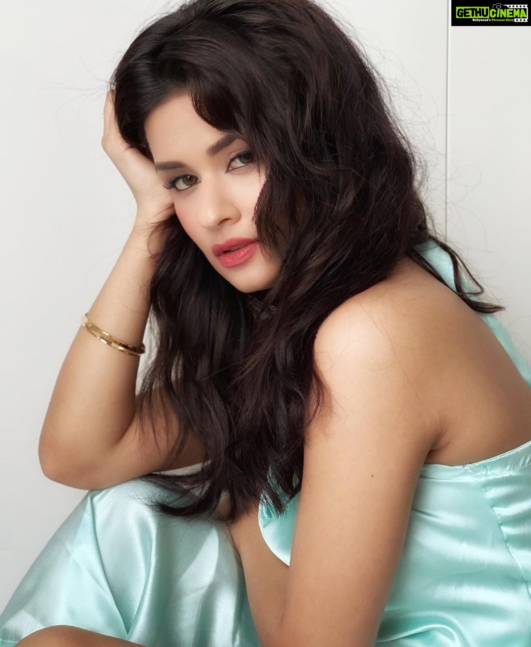 Avneet Kaur Instagram - I put a spell on you.🤍✨