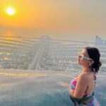 Avneet Kaur Instagram - On top ❤️🔝 #Dubai2022 #TravelWithAk #SeeTheWorldWithAk AURA SKYPOOL Dubai