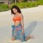 Avneet Kaur Instagram - Let the waves hit your feet, let the sand be your seat.🧡🌊🏖