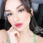 Avneet Kaur Instagram - Your green light for today.💚✅ Mumbai, Maharashtra