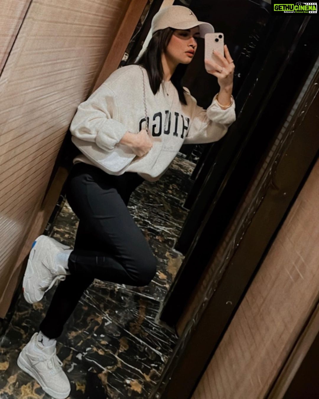 Avneet Kaur Instagram - Fit check ✔️🤍 Mumbai, Maharashtra