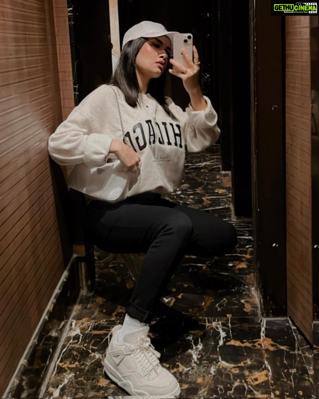 Avneet Kaur Instagram - Fit check ✔️🤍 Mumbai, Maharashtra