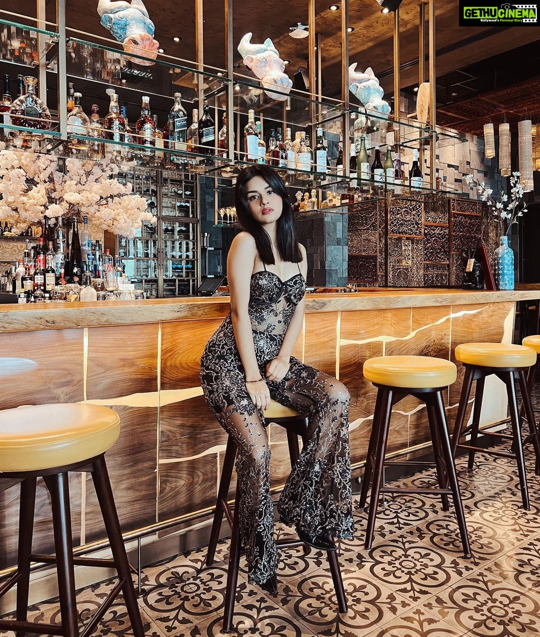 Avneet Kaur Instagram - Glamour never takes a day off.🖤🔥 @travelwithjourneylabel @rafflesthepalm @all_mea #RafflesPalm #HotelRoyalty #RafflesHotels #JourneyLabel #TravelWithJourneyLabel #YouAreSpecial #ThinkHolidayThinkJourneyLabel Raffles The Palm Dubai